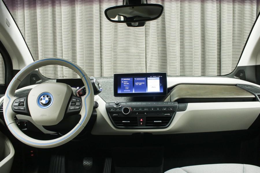 Торпедо BMW i3s (I01) 2019 года  (фото 16 из 20)